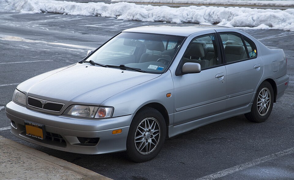 1999 Infiniti G20 (base) in Silver, front left