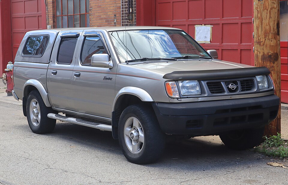 2000 Nissan Frontier XE Crew Cab in Silver Ice, front right, 06-13-2026