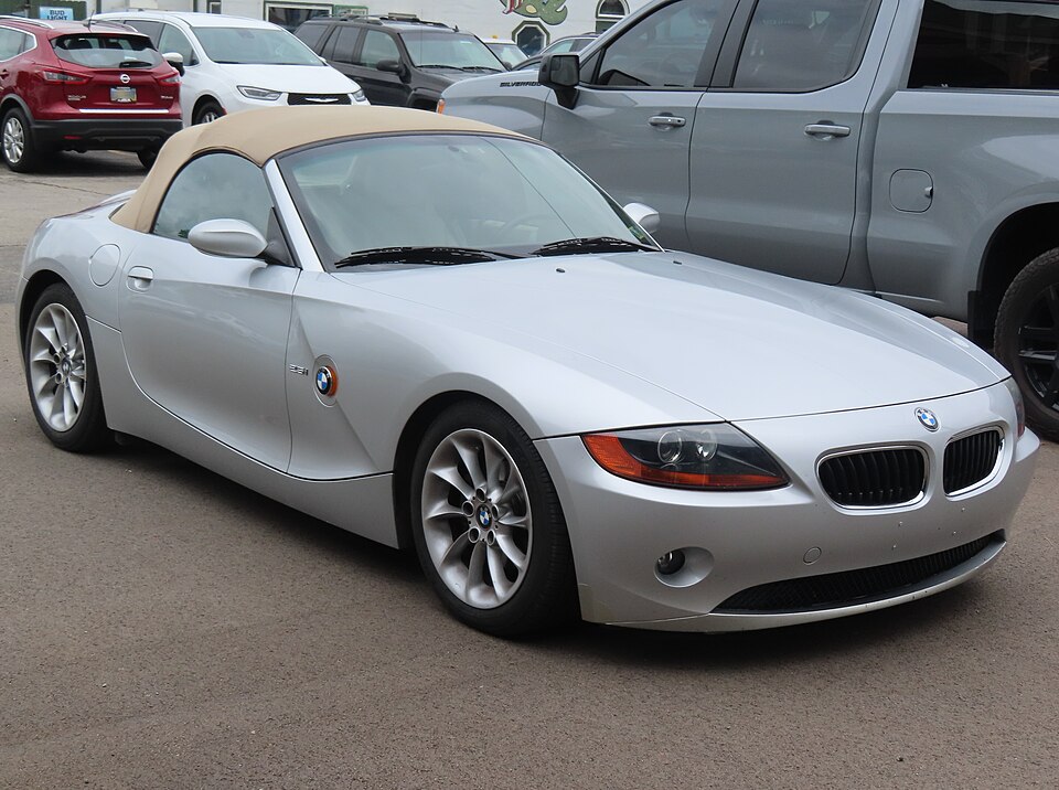 2003 BMW Z4 2.5i, front right, 06-15-2025