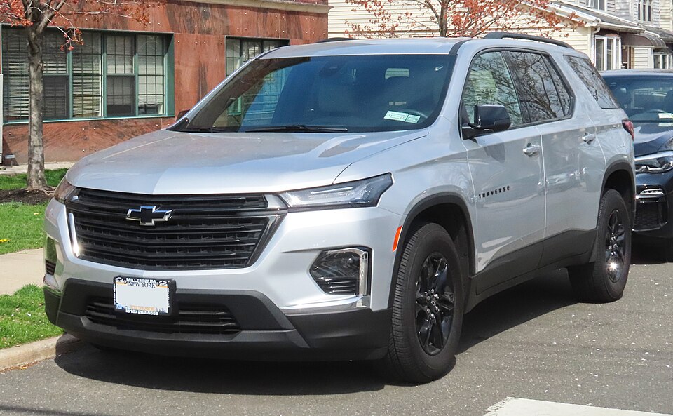 2022 Chevrolet Traverse (facelift), front