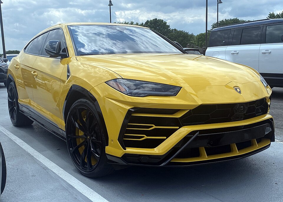 2020 Lamborghini Urus in Giallo Auge, front right, 06-14-2023