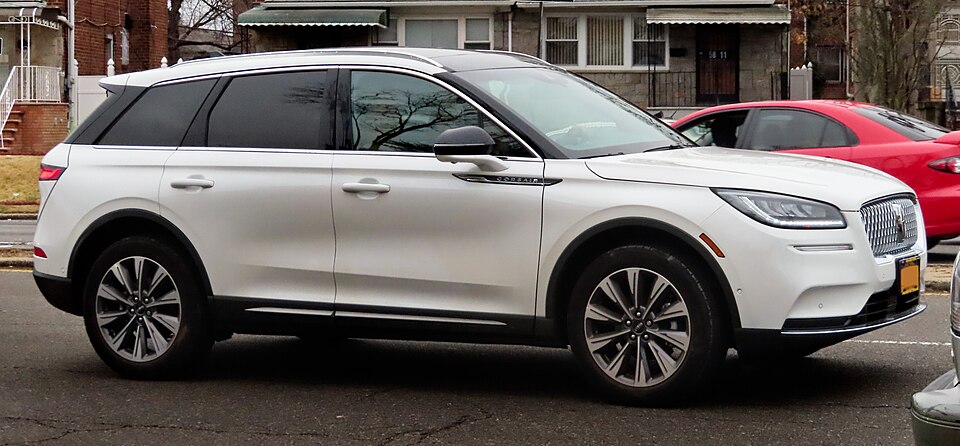 2020 Lincoln Corsair 'Signature' 2.0L, front 2.26.20