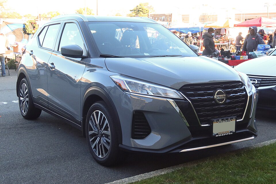 2021 Nissan Kicks SV (facelift), front 11.6.21