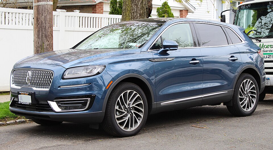 2019 Lincoln Nautilus "Reserve" 2.7L front 4.22.19
