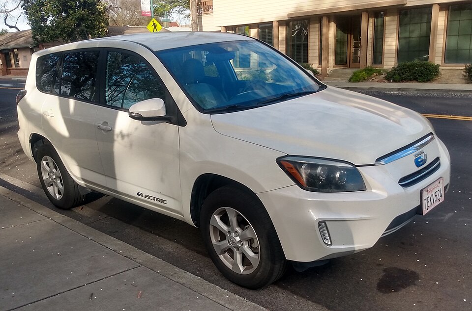 2014 Toyota RAV4 EV front