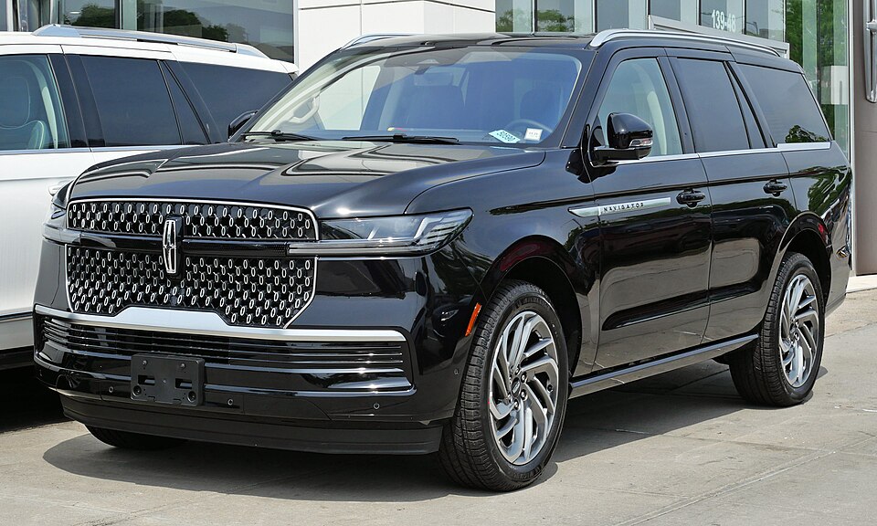 2025 Lincoln Navigator, front 5.16.25