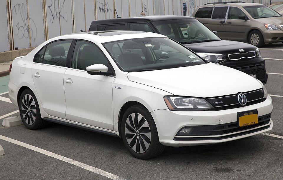 2015 Volkswagen Jetta Hybrid in Pure White, front right