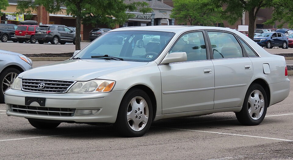 2003 Toyota Avalon XLS, front left, 07-12-2023