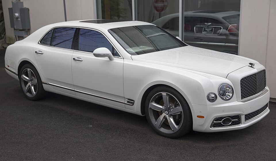 2018 Bentley Mulsanne Speed in Glacier White, front right