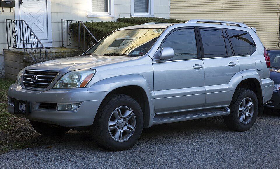 2004 Lexus GX 470 in Silver, front left (Valhalla)