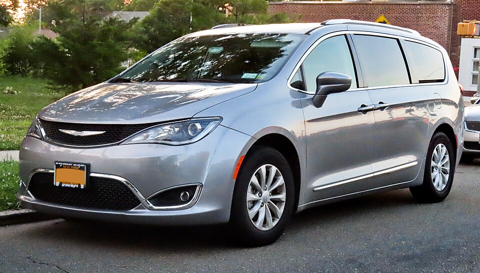 2019 Chrysler Pacifica Touring L, front 7.4.19