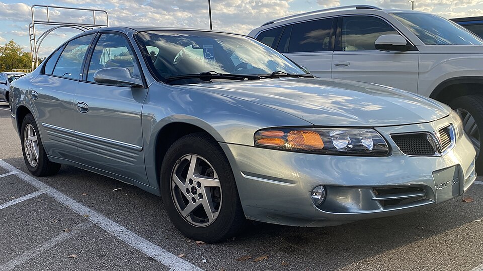 2003 Pontiac Bonneville SE in Steel Blue Metallic, front right, 10-14-2022