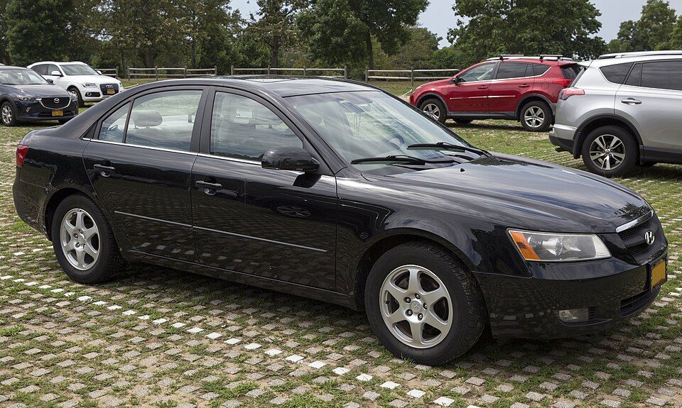 2006 Hyundai Sonata in Black, front right