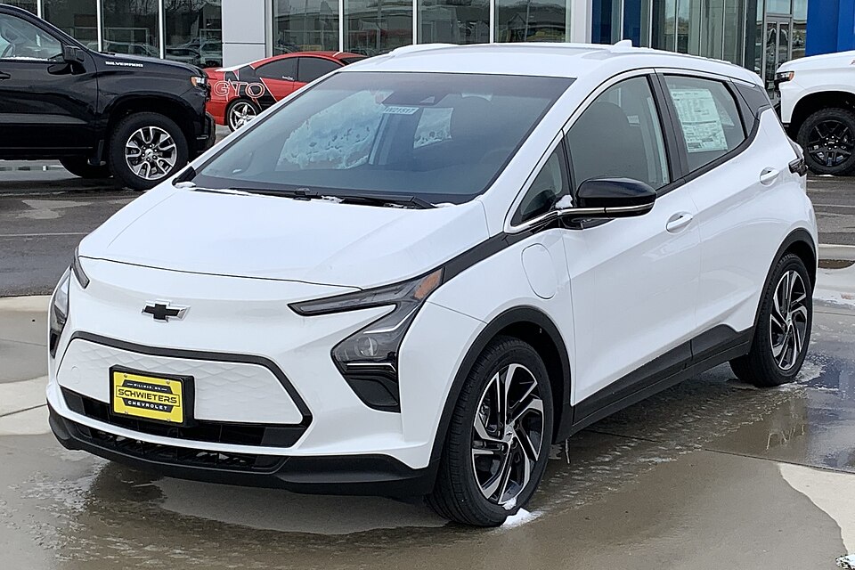 2022 Chevrolet Bolt EV (United States) front view