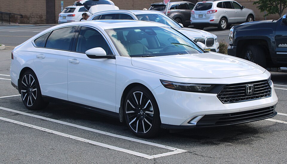 2025 Honda Accord Touring Hybrid, front right, 09-13-2026