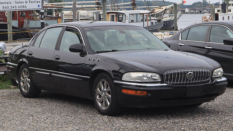 2003 Buick Park Avenue Ultra in Black, front right, 07-05-2026