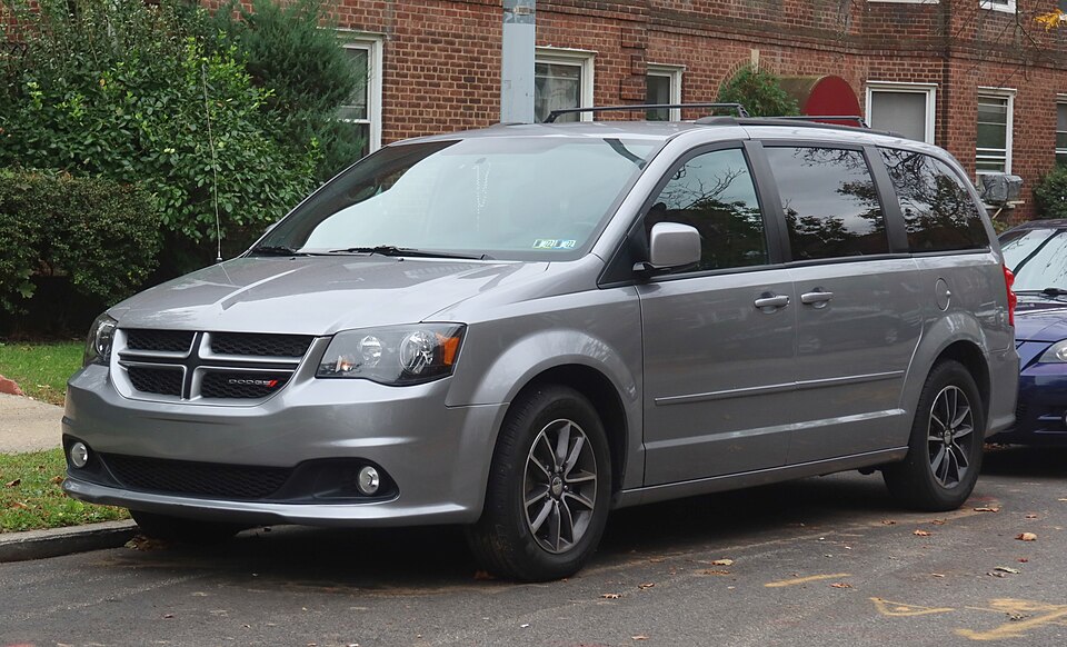 2017 Dodge Grand Caravan GT, front 10.27.21