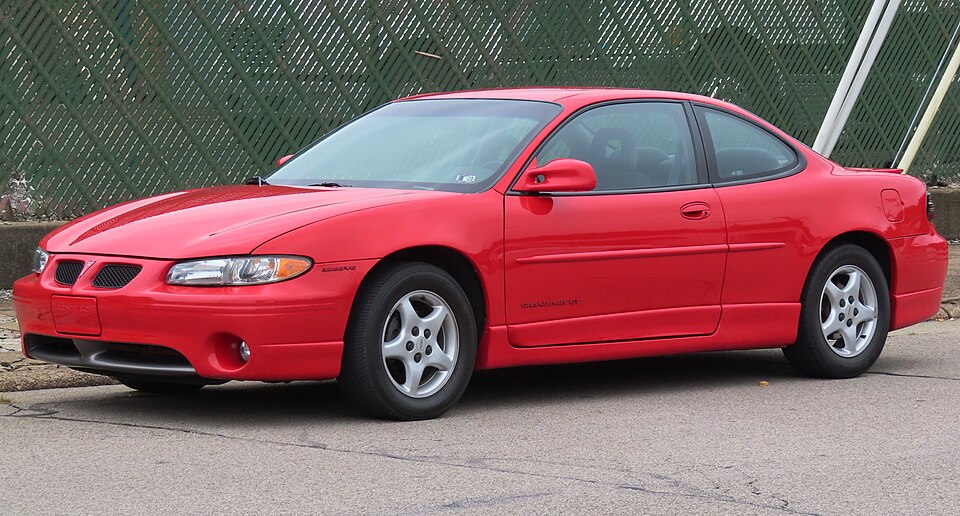 1997 Pontiac Grand Prix GT coupe, front left, 09-09-2023