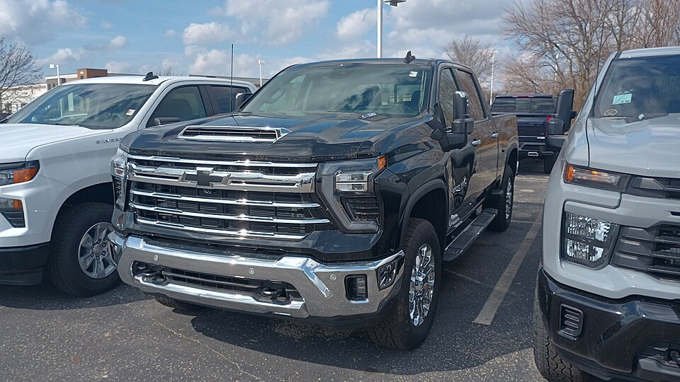 2024 Chevrolet Silverado 2500HD front view