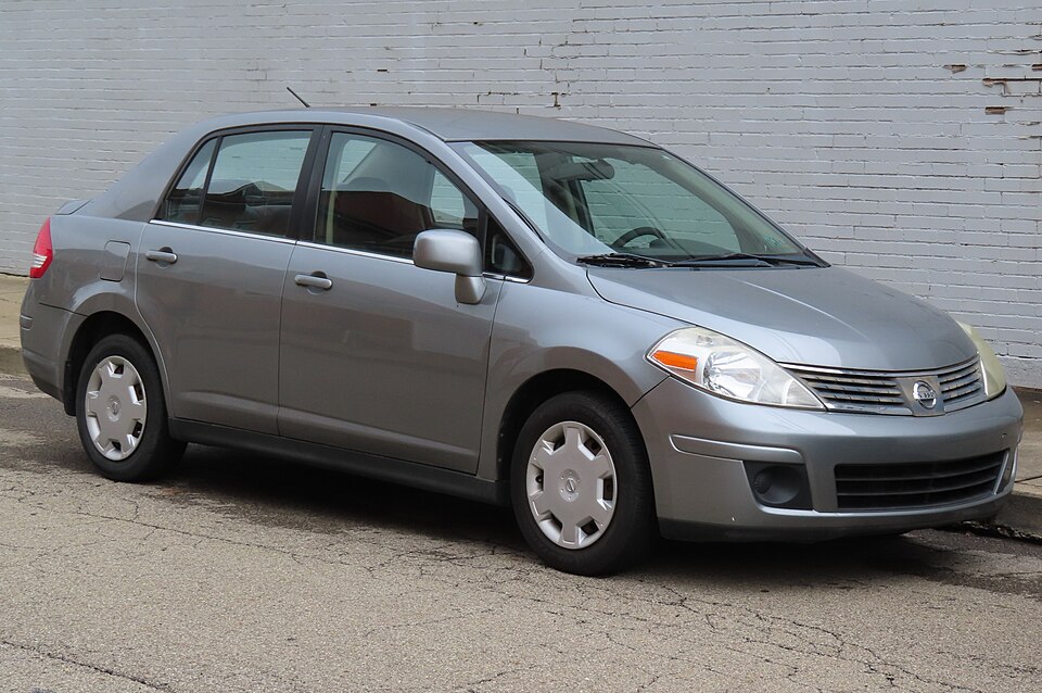 2008 Nissan Versa 1.8 S sedan, front right, 09-09-2023