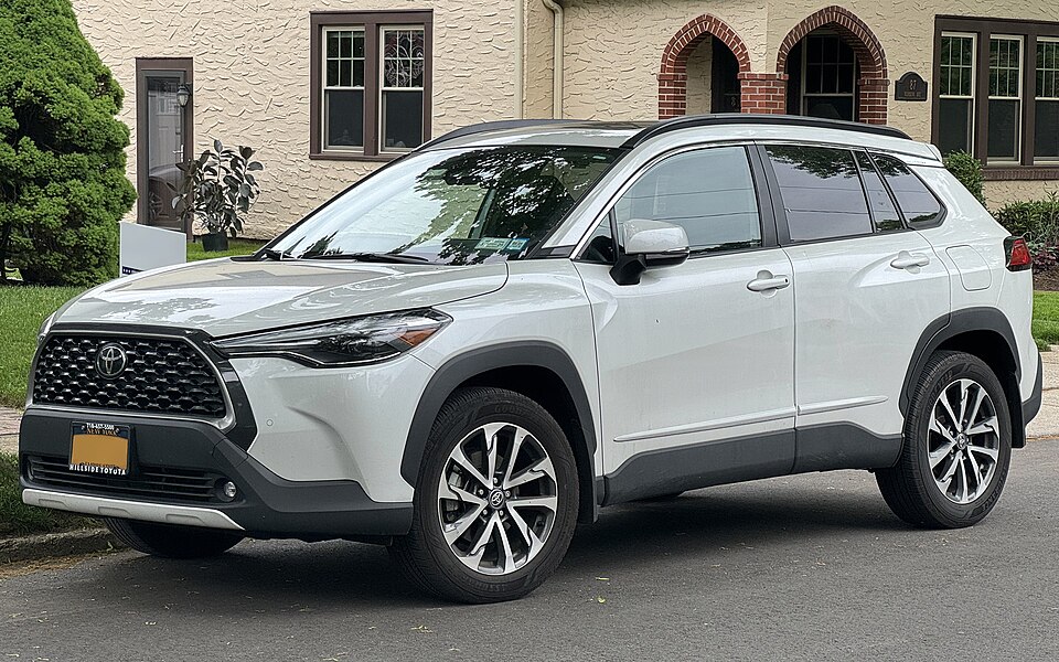 2023 Toyota Corolla Cross XLE 4WD in Wind Chill Pearl, front left