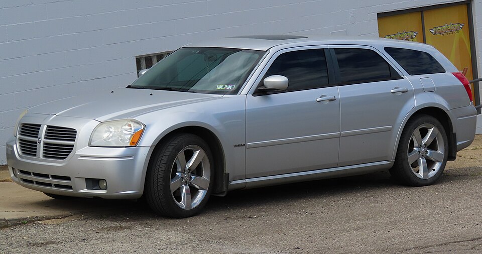 2006 Dodge Magnum R-T with Road-Track Performance Group, front left, 09-24-2022