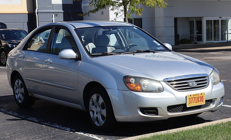 2009 Kia Spectra EX in Silver, front right, 09-27-2026