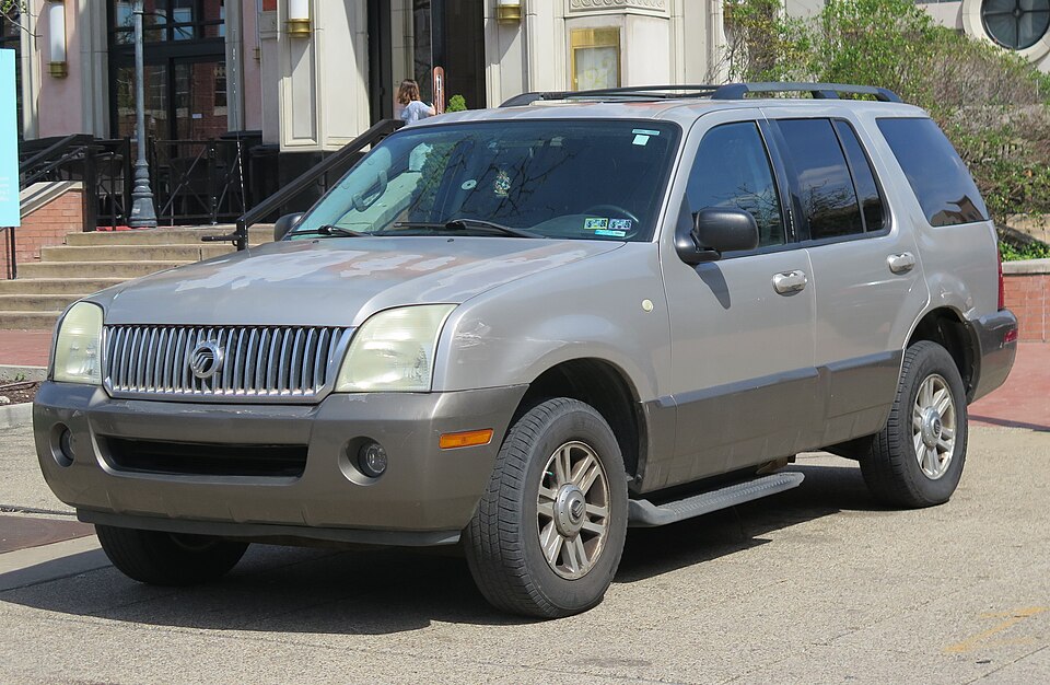 2004 Mercury Mountaineer Convenience in Silver Birch Metallic, front left, 04-04-2026