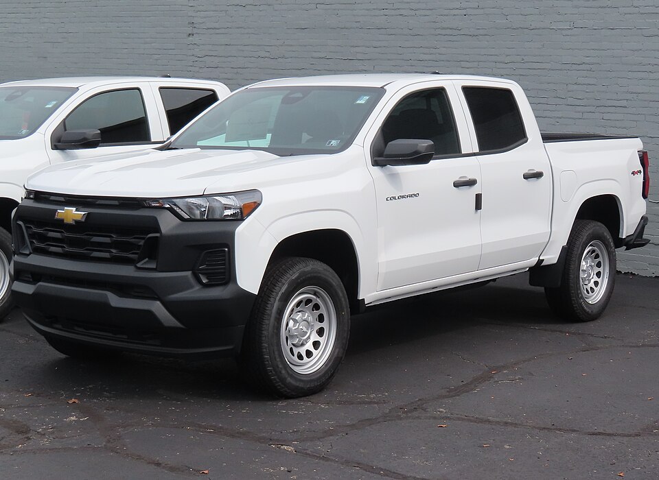 2026 Chevrolet Colorado WT, front left, 09-27-2025