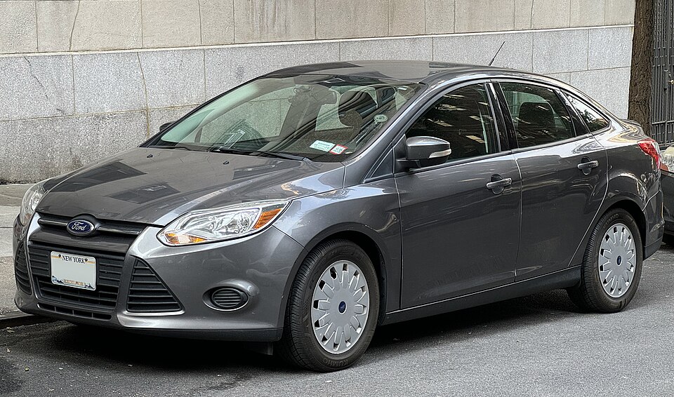 2013 Ford Focus SFE sedan in Sterling Gray Metallic, front left