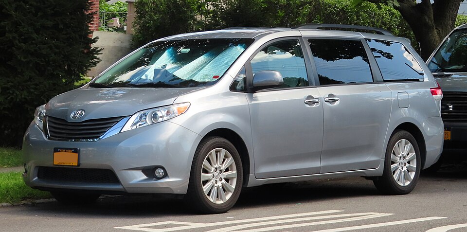 2013 Toyota Sienna, front 8.11.19