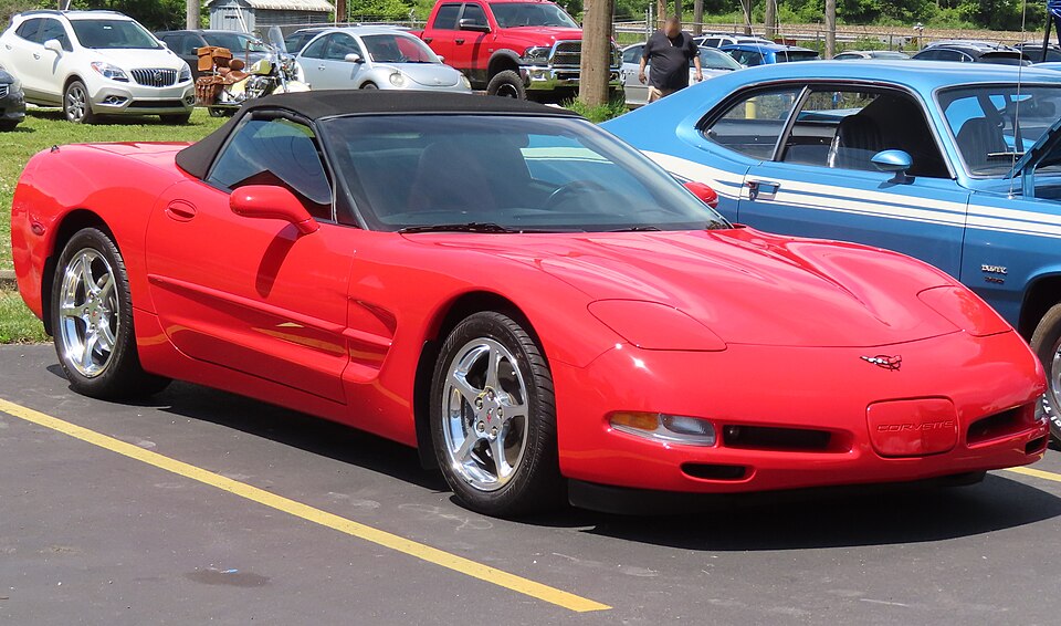 2002 Chevrolet Corvette convertible, front right, 06-01-2024