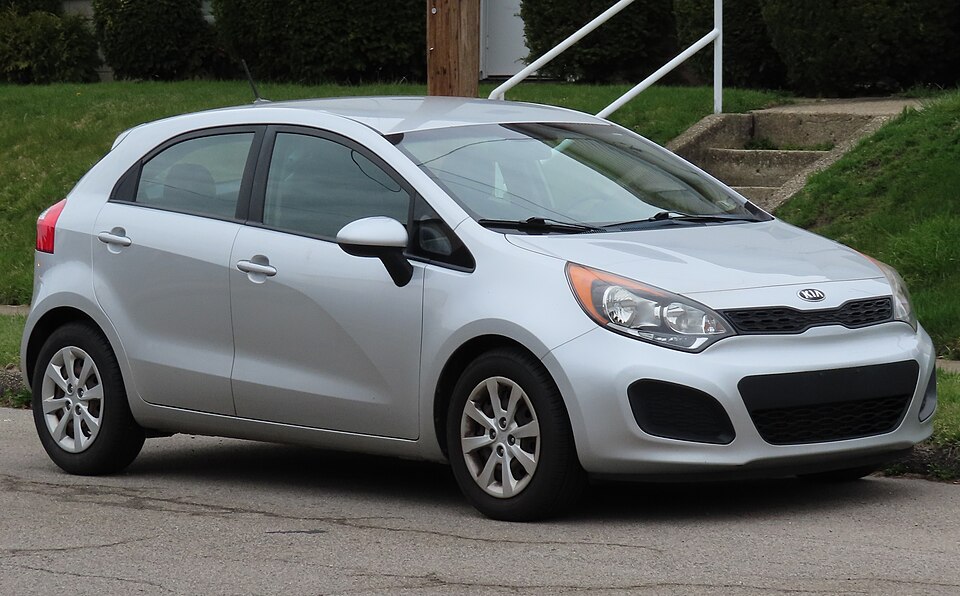 2013 Kia Rio LX 5-door, front right, 04-04-2023