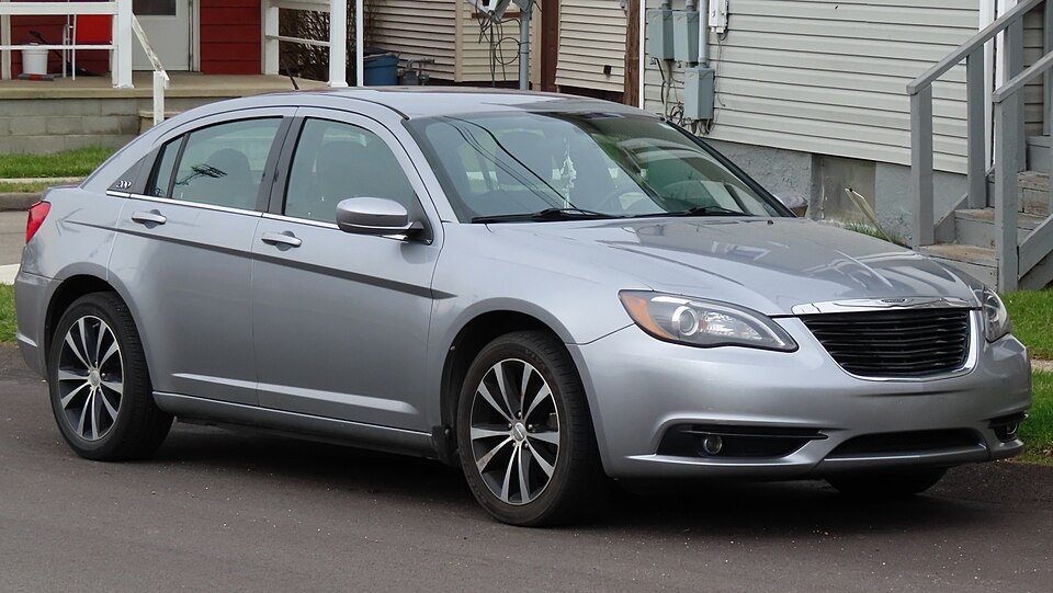 2013 Chrysler 200 Limited with S Appearance Package, front right, 03-24-2023