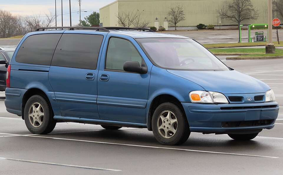 2000 Oldsmobile Silhouette GLS, front right, 12-10-2023