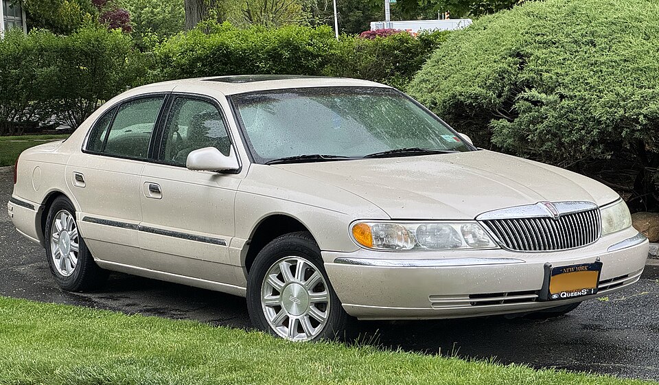 2002 Lincoln Continental in Ivory Parchment, front right