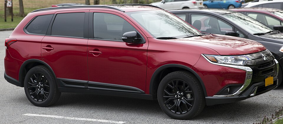 2019 Mitsubishi Outlander, front right side