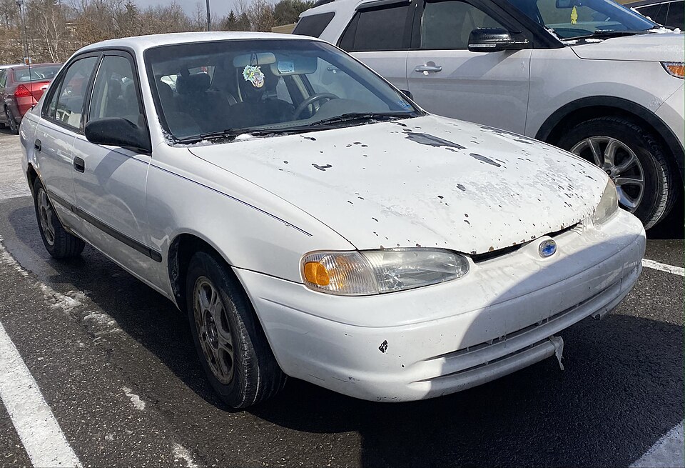 1999 Chevrolet Prizm LSi in White, front right, 2-19-2022