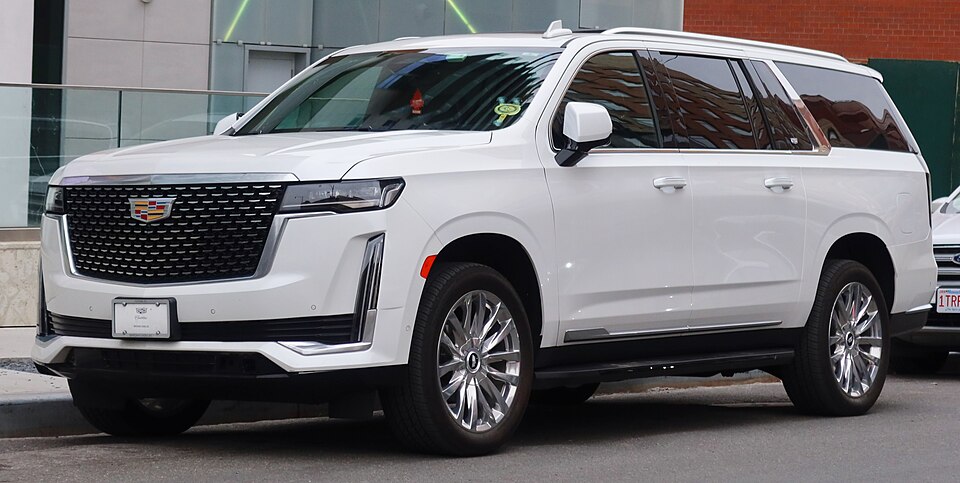 2022 Cadillac Escalade ESV Premium, front 4.7.23
