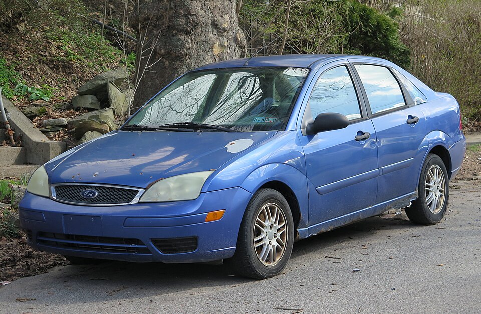 2005 Ford Focus SE ZX4 in Sonic Blue Metallic, front left, 03-28-2026