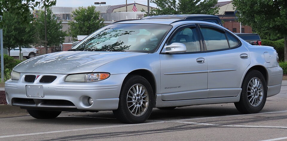 2001 Pontiac Grand Prix GT Special Edition sedan, front left, 07-13-2023