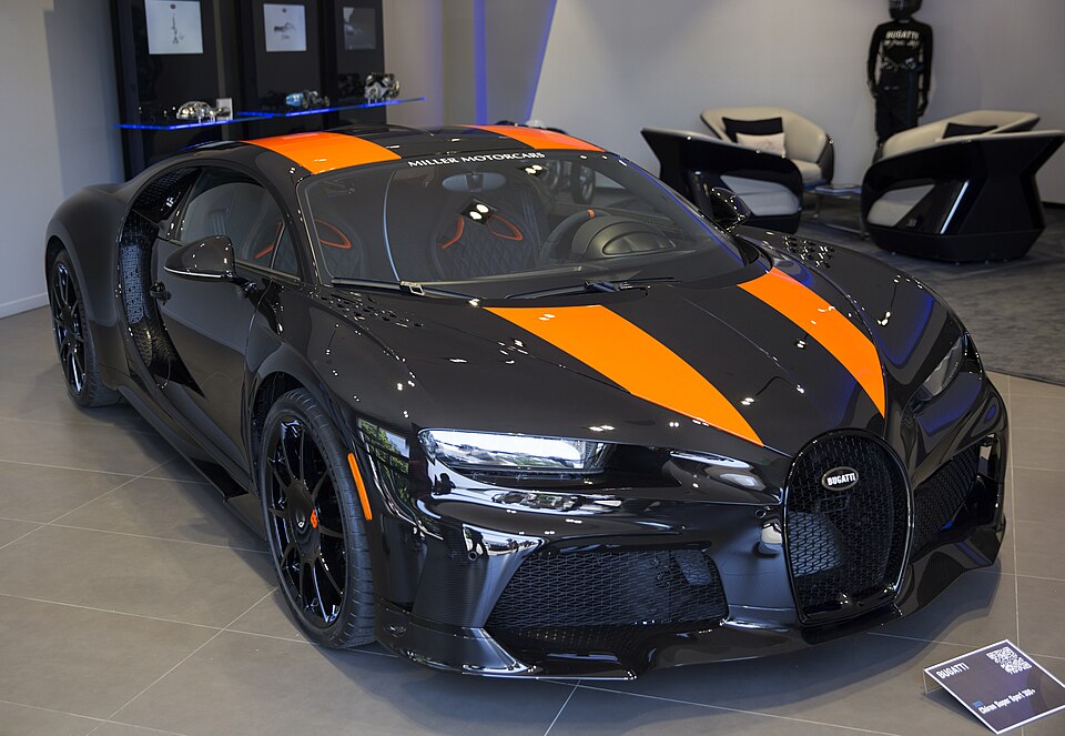 2022 Bugatti Chiron Super Sport 300+, front left (Miller)