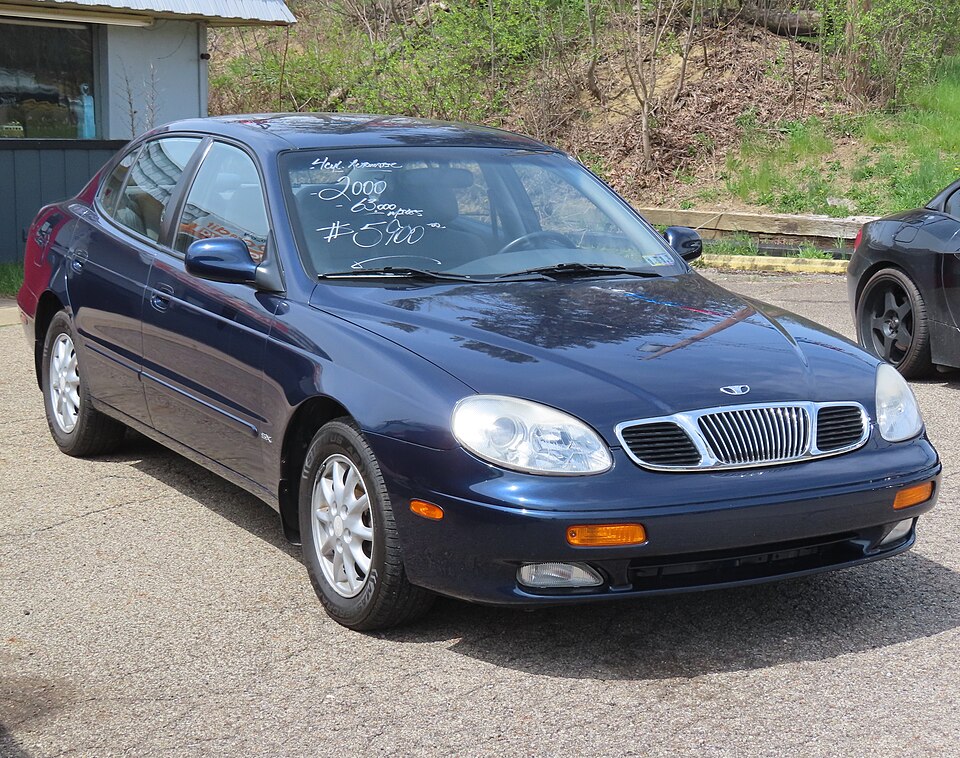 2000 Daewoo Leganza SX, front right, 04-12-2026