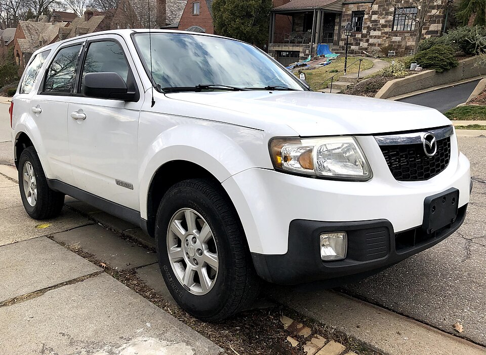 2008 Mazda Tribute i in Classic White, front right, 03-16-2021