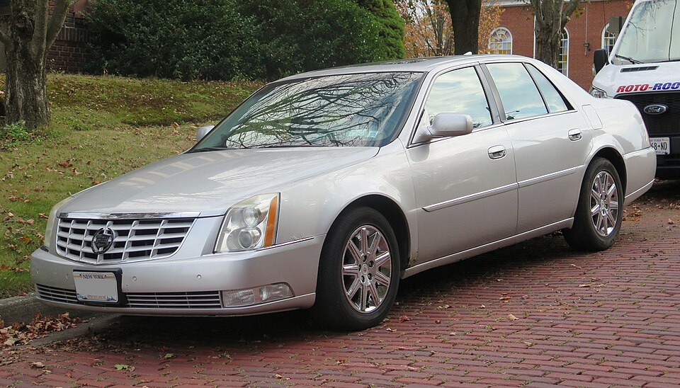 2011 Cadillac DTS in Radiant Silver Metallic, front left, 10-11-2025