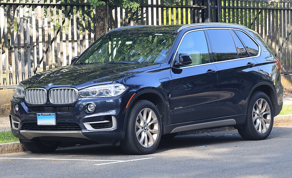 2018 BMW X5 XDrive40E Performance in Imperial Blue Metallic, front left, 07-02-2026