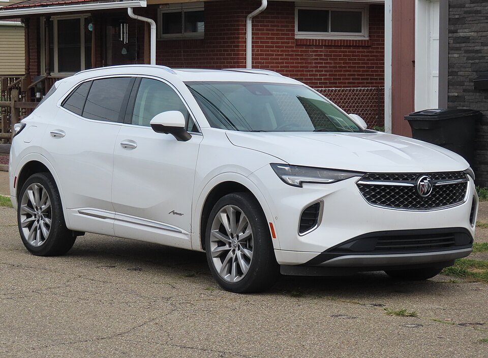 2022 Buick Envision Avenir, front right, 09-12-2026