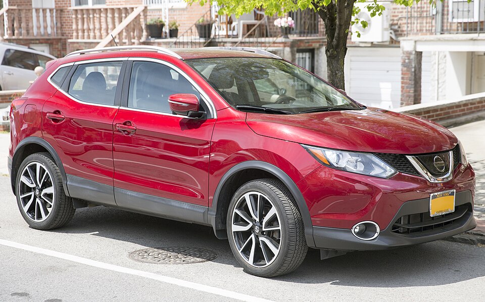 2019 Nissan Rogue Sport in Scarlet Ember, front right