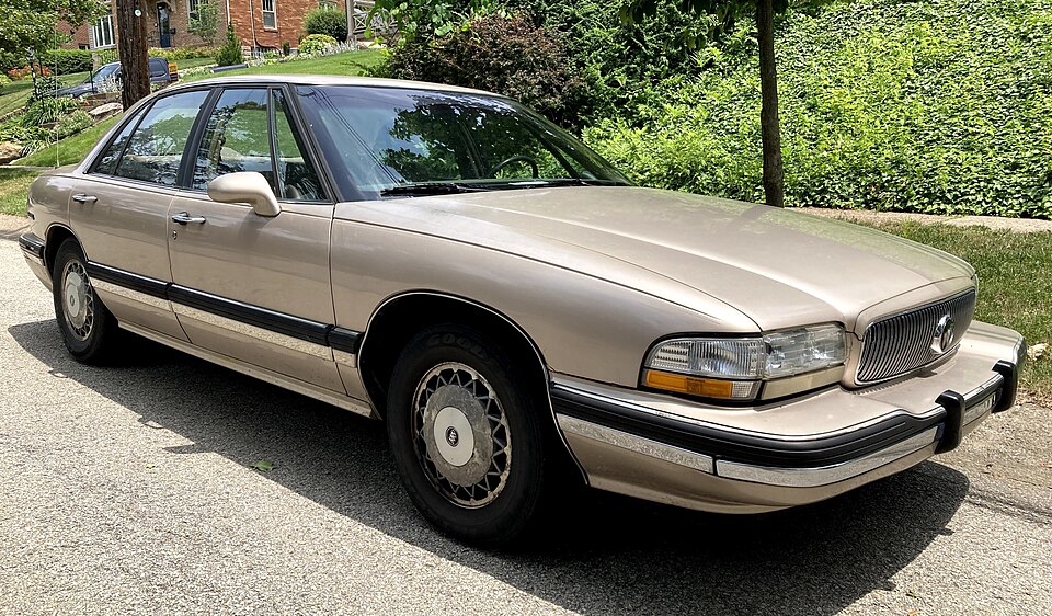 1995 Buick LeSabre Limited in Light Beige Metallic, front right, 06-21-2021