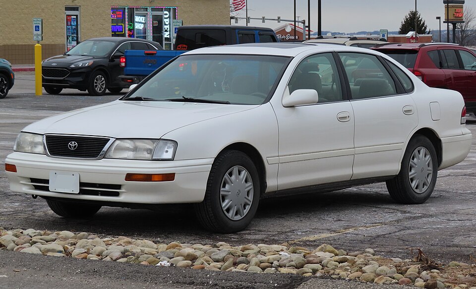 1997 Toyota Avalon XL, front left, 02-02-2025